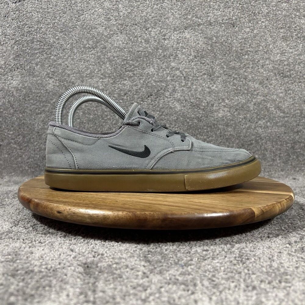 Nike SB Clutch 729826-007 Youth Size 6Y Gray Canvas Athletic Skate Shoes Used